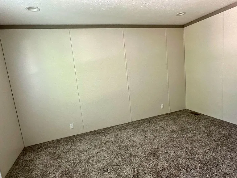 Colonial Manor — Photo 19