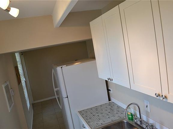 2nd image of 3515 Club Cir