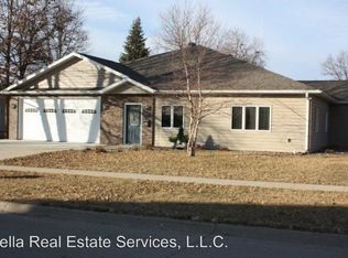 1200 Columbus St, Pella, IA 50219