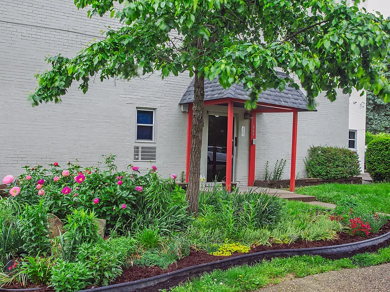 200 Rebecca Ave #2 — Photo 10
