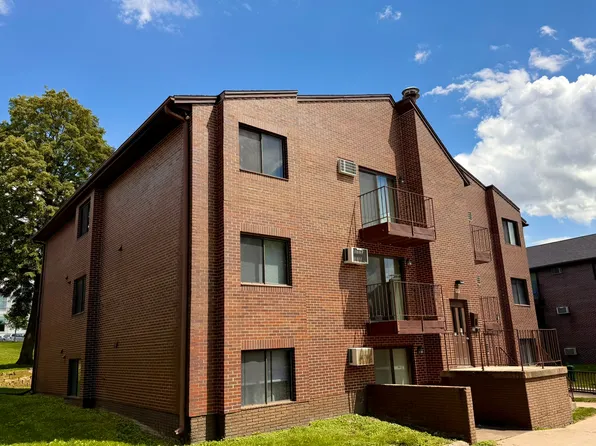 48 W Court St #302, Iowa City, IA 52240