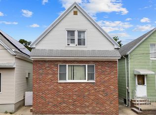 21 Sisson Ct, Bayonne, NJ 07002