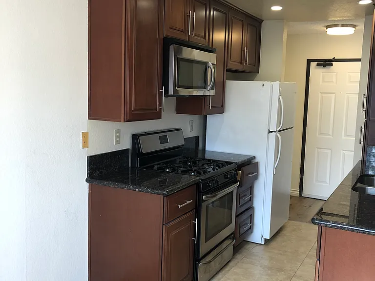 1670 Manning Ave #109 — Photo 4