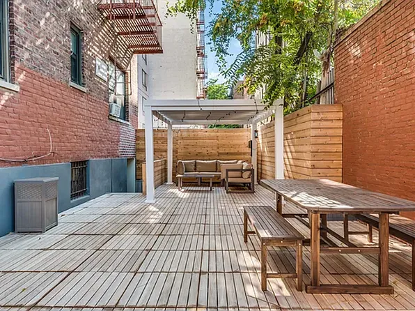 40 Clarkson Avenue image 7 of 11