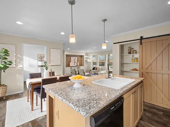 1192 E Lakeshore Dr W, Shelton, WA 98584