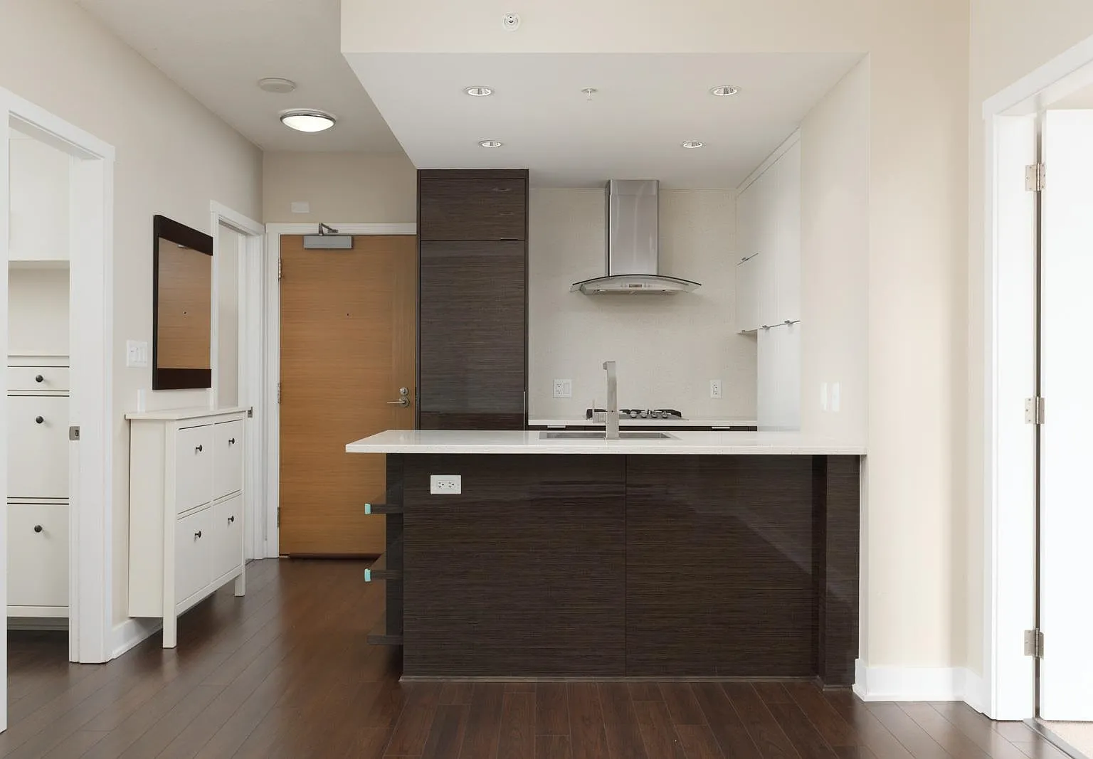2 bed, 771 sqft, $3,200 — Photo 1
