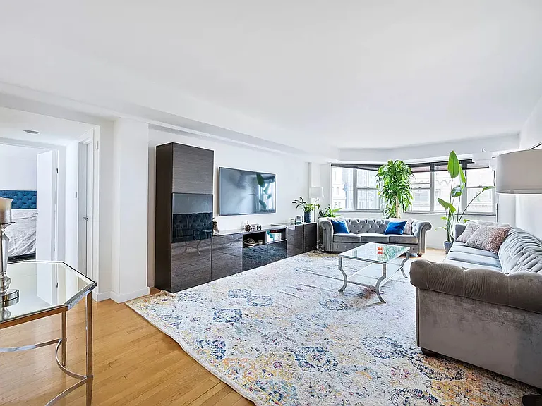 100 W 57th St #19B — Photo 1