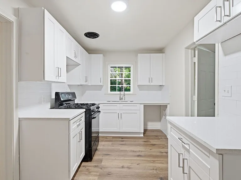 2801 Mitchell Dr — Photo 8