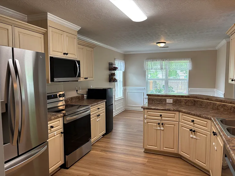 3152 Alexandria Dr — Photo 8