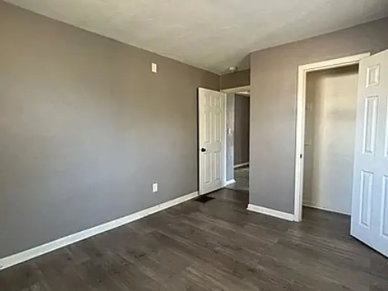 411 Ryburn Ave — Photo 6