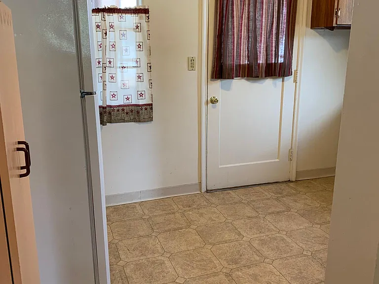 1342 Texas Ave — Photo 9