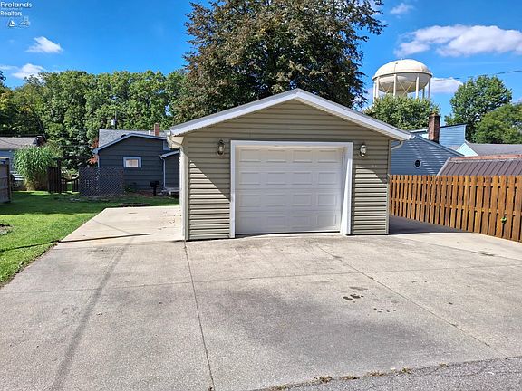 4th image of 37 Maple St