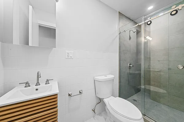 Rented by Vector New York, LLC | media 8