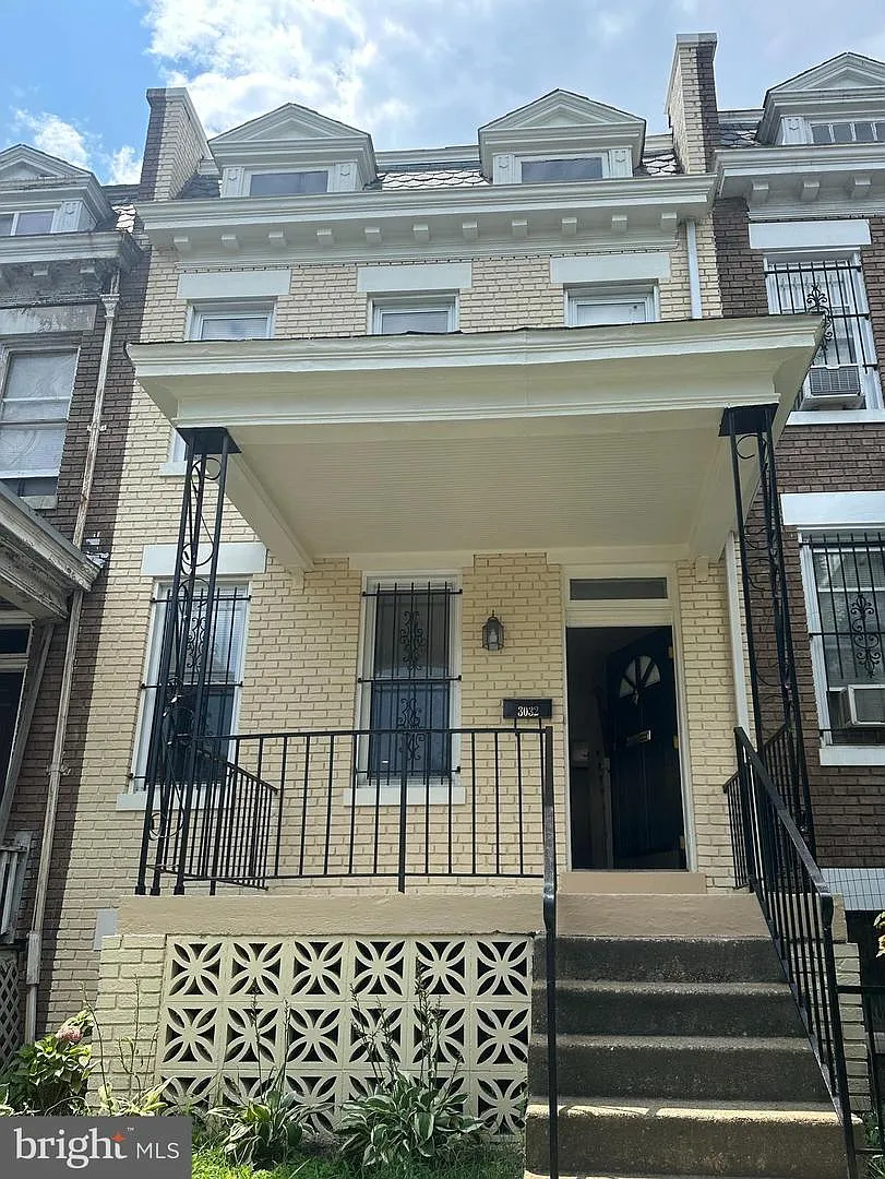 3032 Park Pl NW photo 1