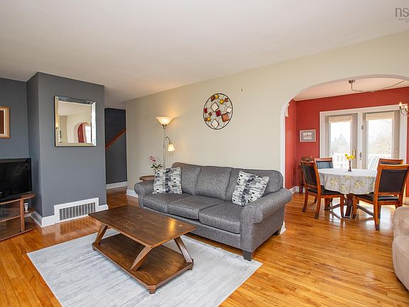 3rd image of 273 Joffre St