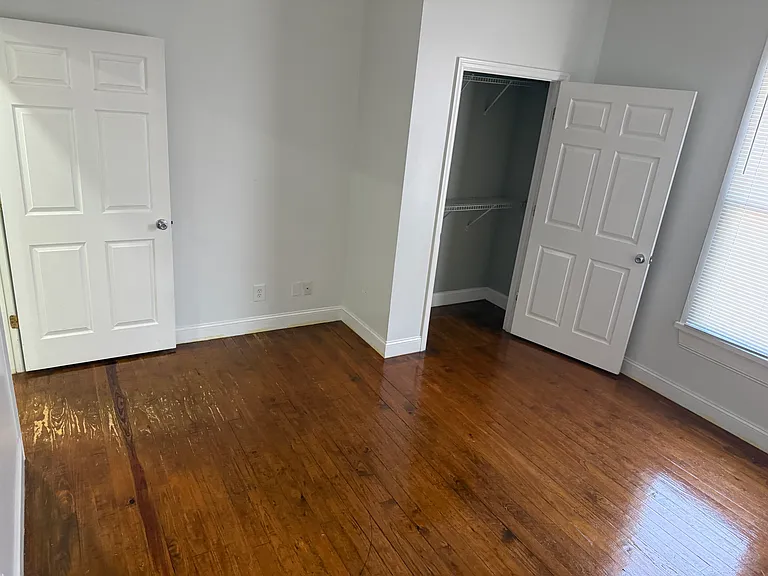 2nd pic of 3rd bedroom