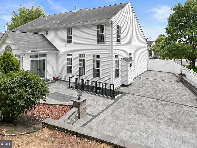 7202 Exbury Ct — Photo 61