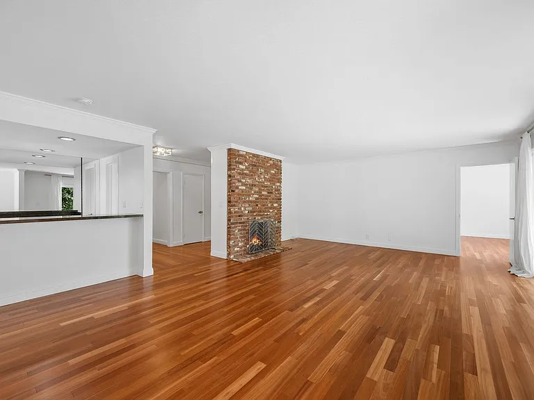 404 San Vicente Blvd #201 — Photo 4