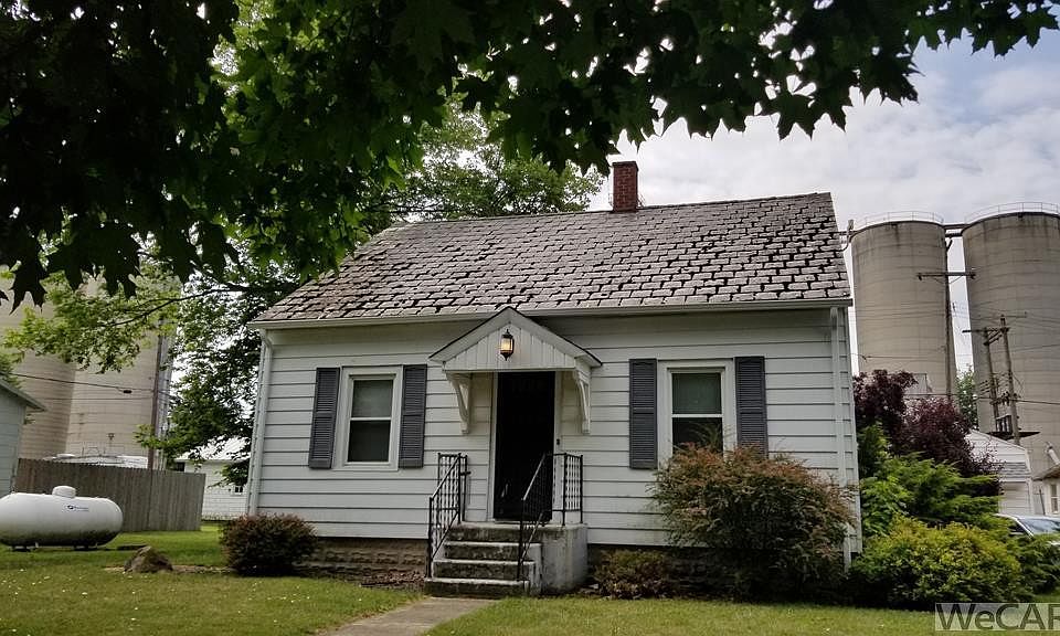 1st image of 105 W Heldman St