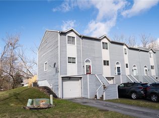 101 Iron Oak Cir, Liverpool, NY