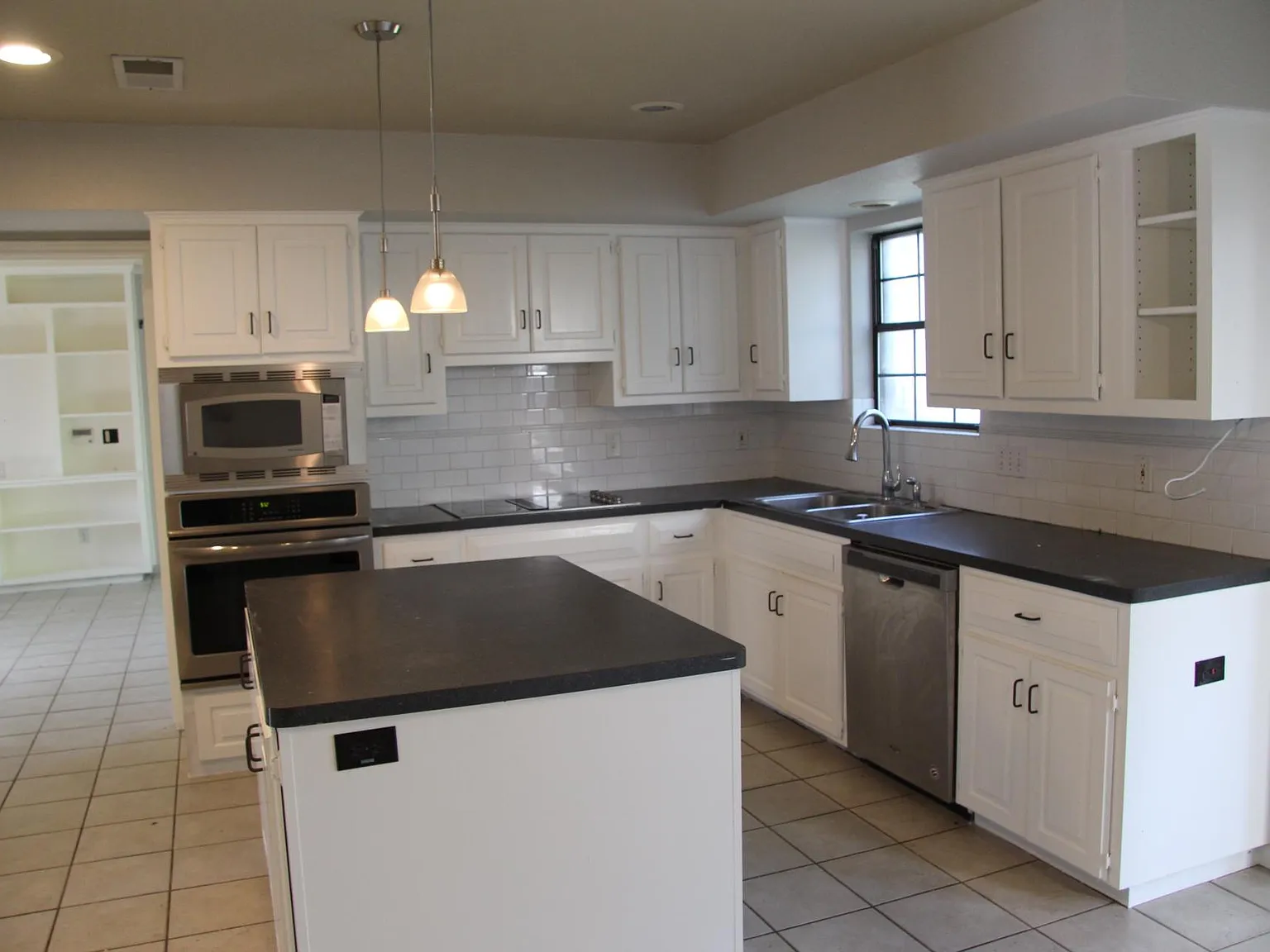 4 bed, 2666 sqft, $3,050 — Photo 4