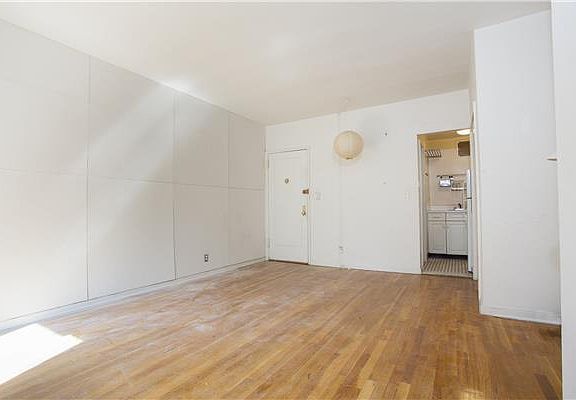 2nd image of 579 Hudson St APT 2C