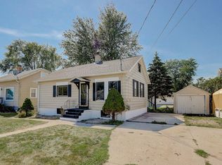 105 Maple St, Belgium, WI 53004