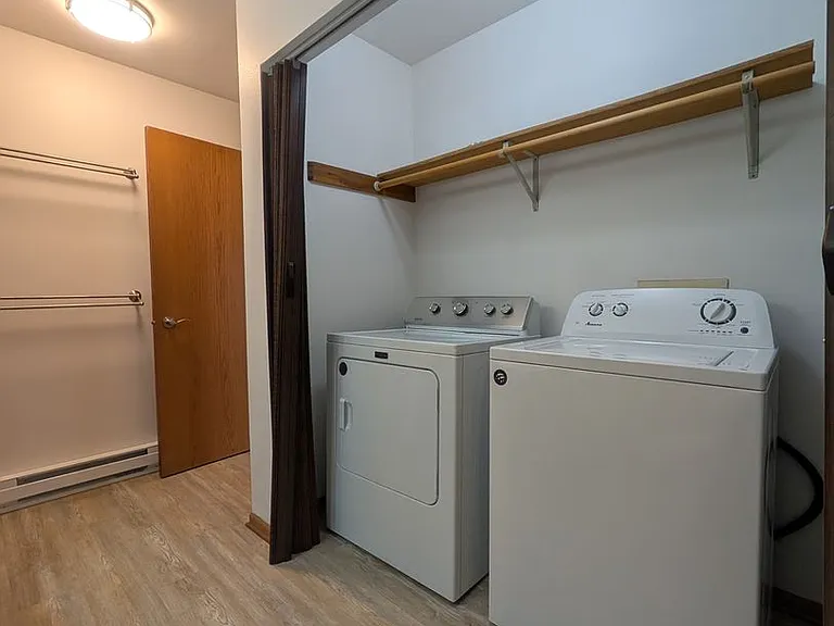 1516 Vogt Dr — Photo 21