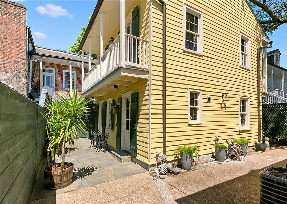 1st image of 933 Orleans Ave #5