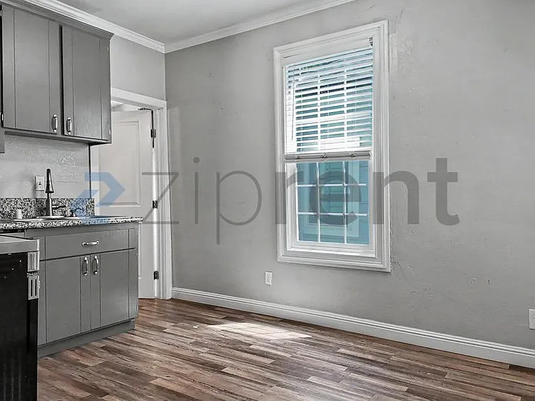 517 13th St #B — Photo 8