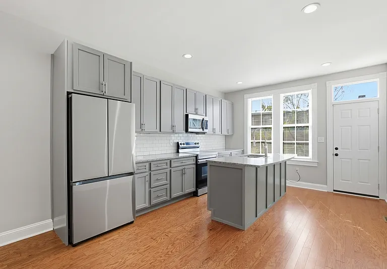 2215 E Biddle St — Photo 4