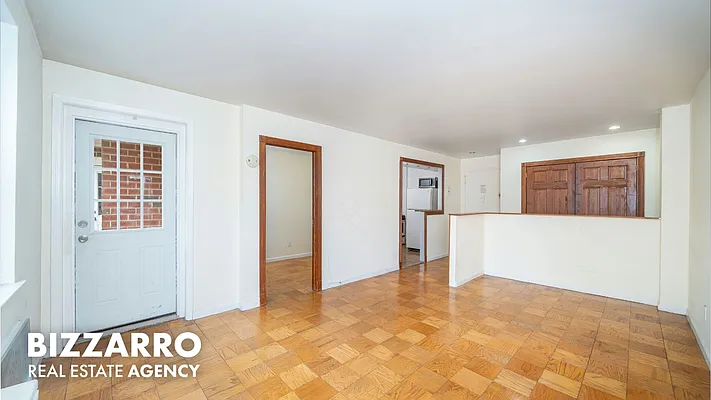 Living room, photo 2