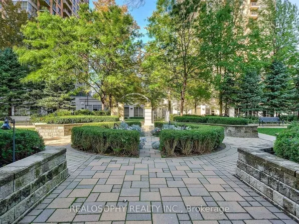 35 Viking Ln #2138, Toronto, ON M9B 0A2