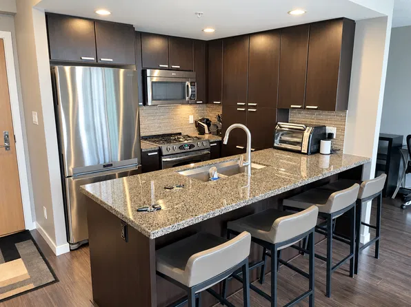 2200 Douglas Rd, Burnaby, BC