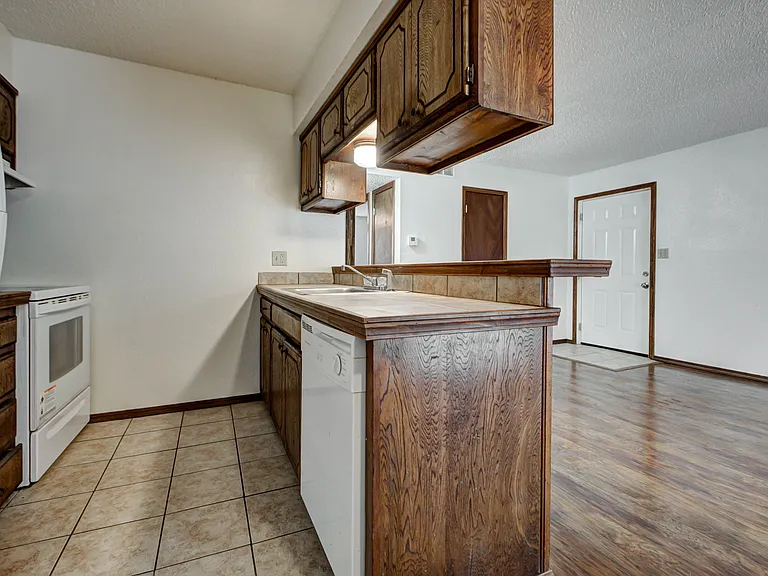 1331 Glen Oaks Ct #4 — Photo 18