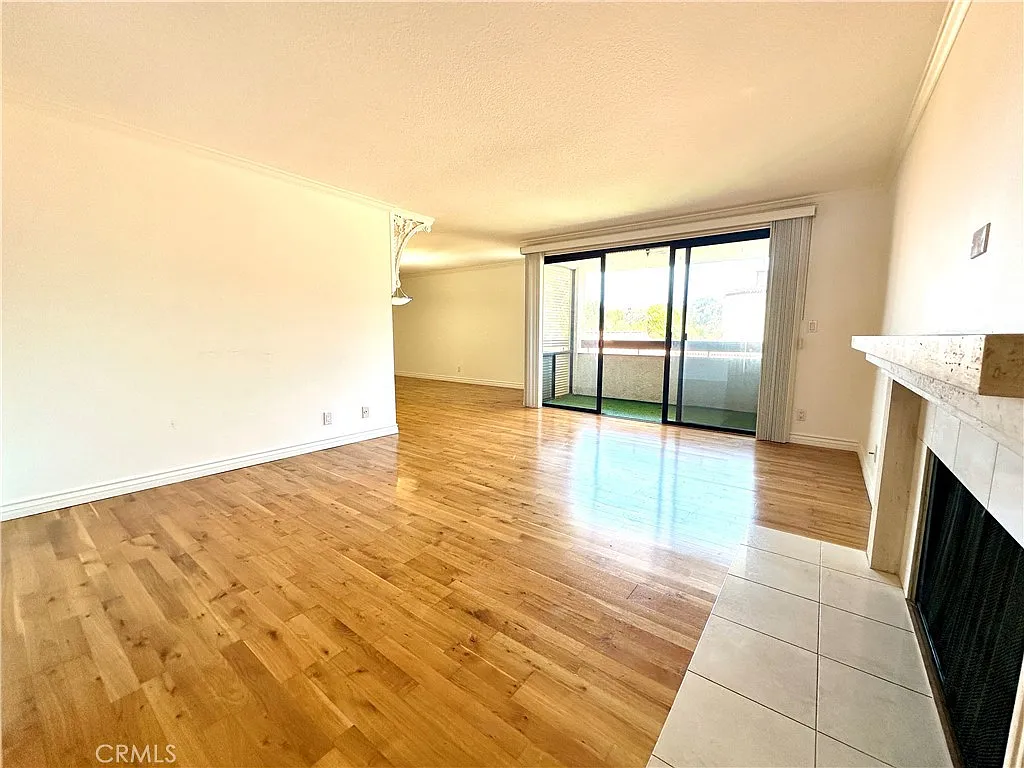 2 bed, 2.5 bath, 1710 sqft, $4,500 — Photo 2