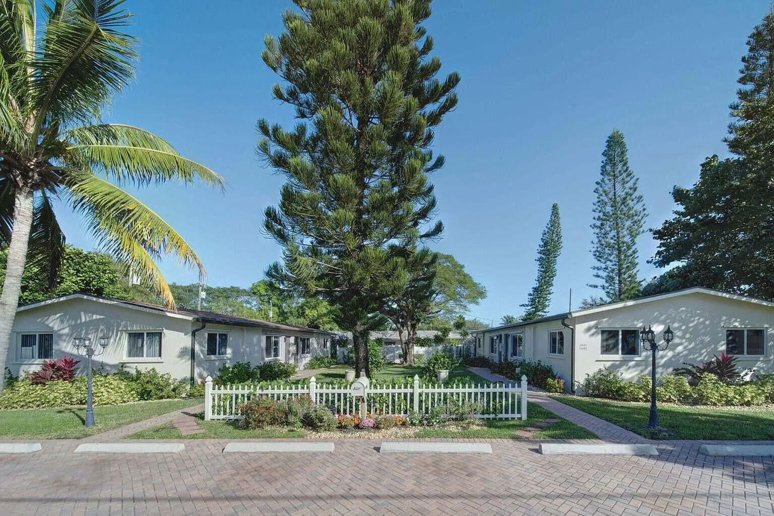 2 bed, 1.0 bath, 700 sqft, $2,400 — Photo 3