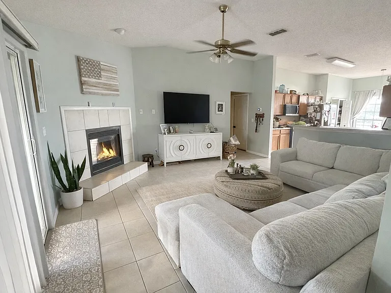 3376 International Village Dr W — Photo 9