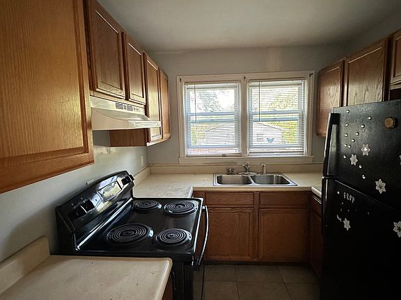 2nd image of 236 Fairfax St #1