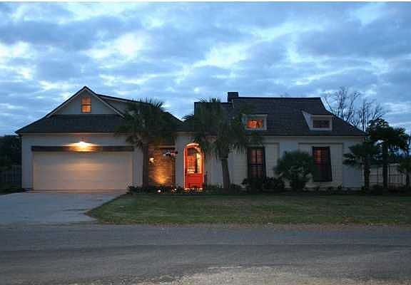 4th image of 1015 Live Oak Cir