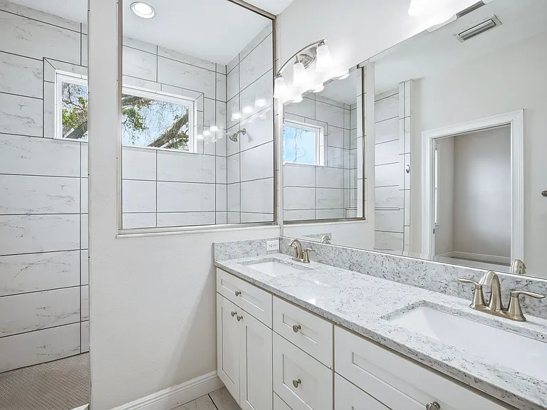 2411 W Fig St #1 — Photo 21