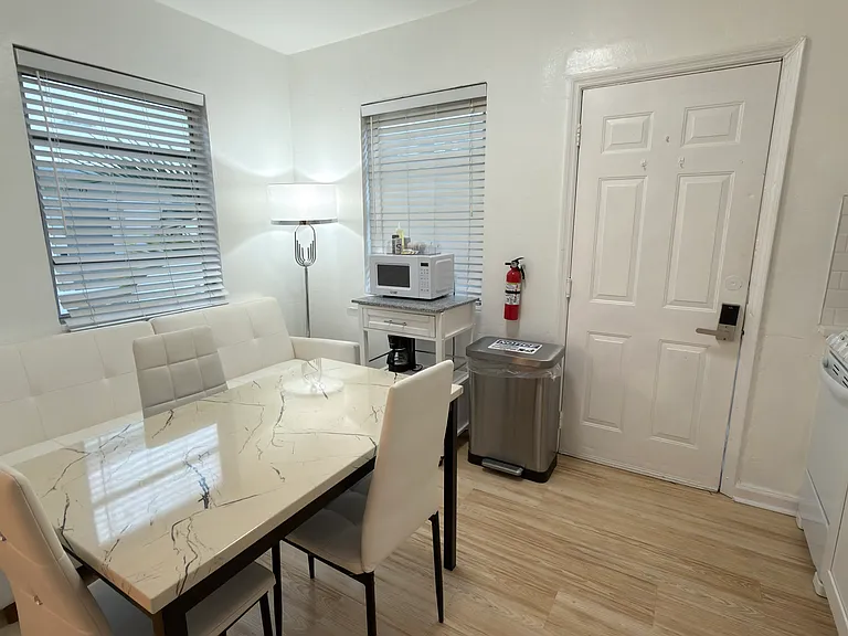 545 Michigan Ave #8 — Photo 4