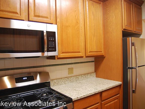 5th image of 2417 N Western Ave #2C