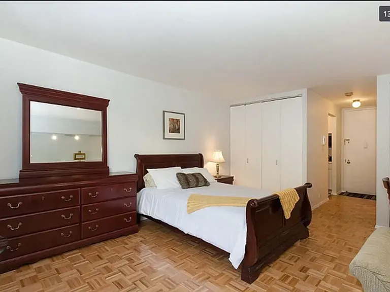 393 W 49th St #2V — Photo 13