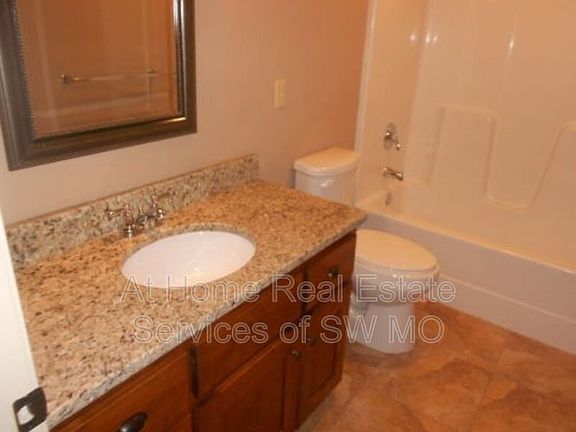 5th image of 1407 E Seminole St