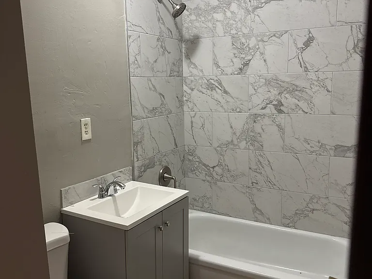 823 E 42nd St #3W — Photo 4