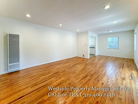 2nd image of 861 Venezia Ave