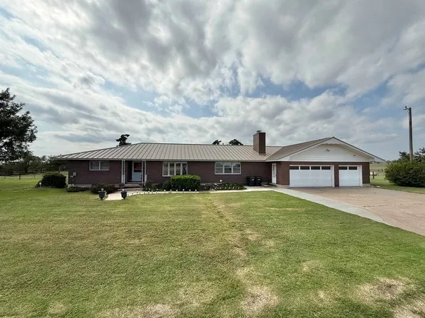 213826 E County Road 36, Mooreland, OK 73852