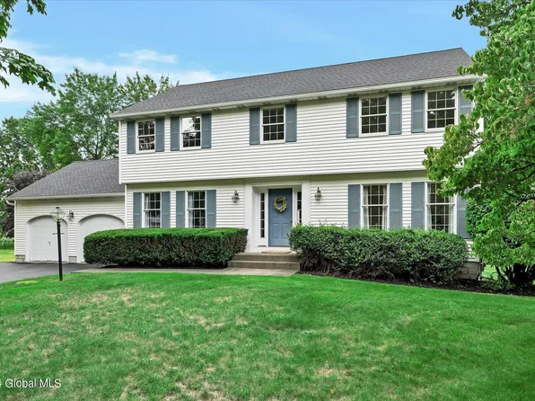 10 Chippendale Court, Latham, NY 12110