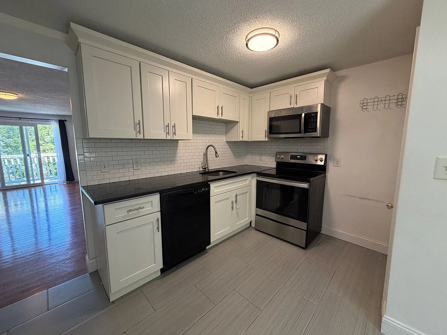 217 Bea — Photo 2
